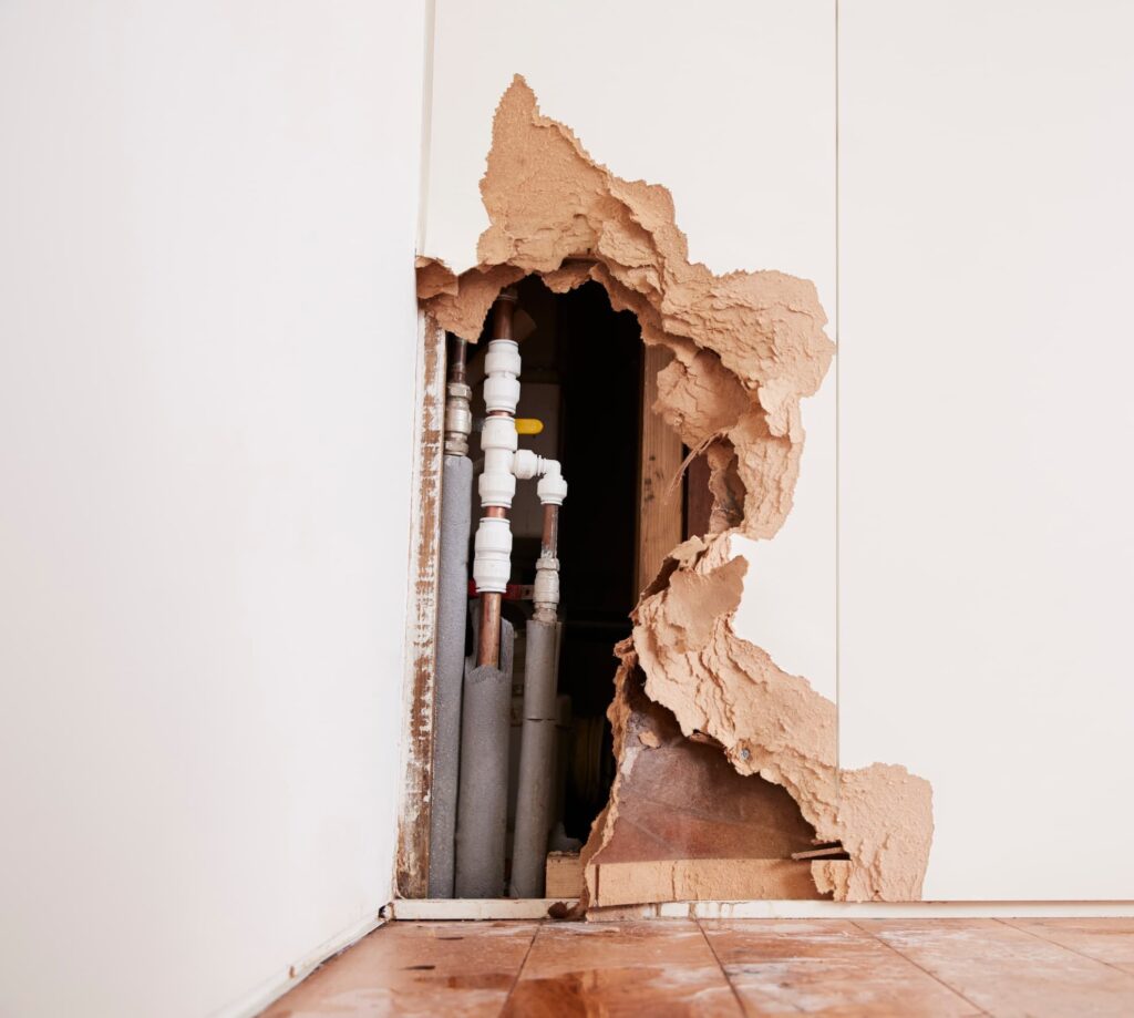 Byggeteknik - Dansk Byggeteknik ApS - damaged wall exposing burst water pipes after floo 2021 08 26 16 13 49 utc 1 - Hjem Byggeteknik - Dansk Byggeteknik ApS - damaged wall exposing burst water pipes after floo 2021 08 26 16 13 49 utc 1 - Hjem